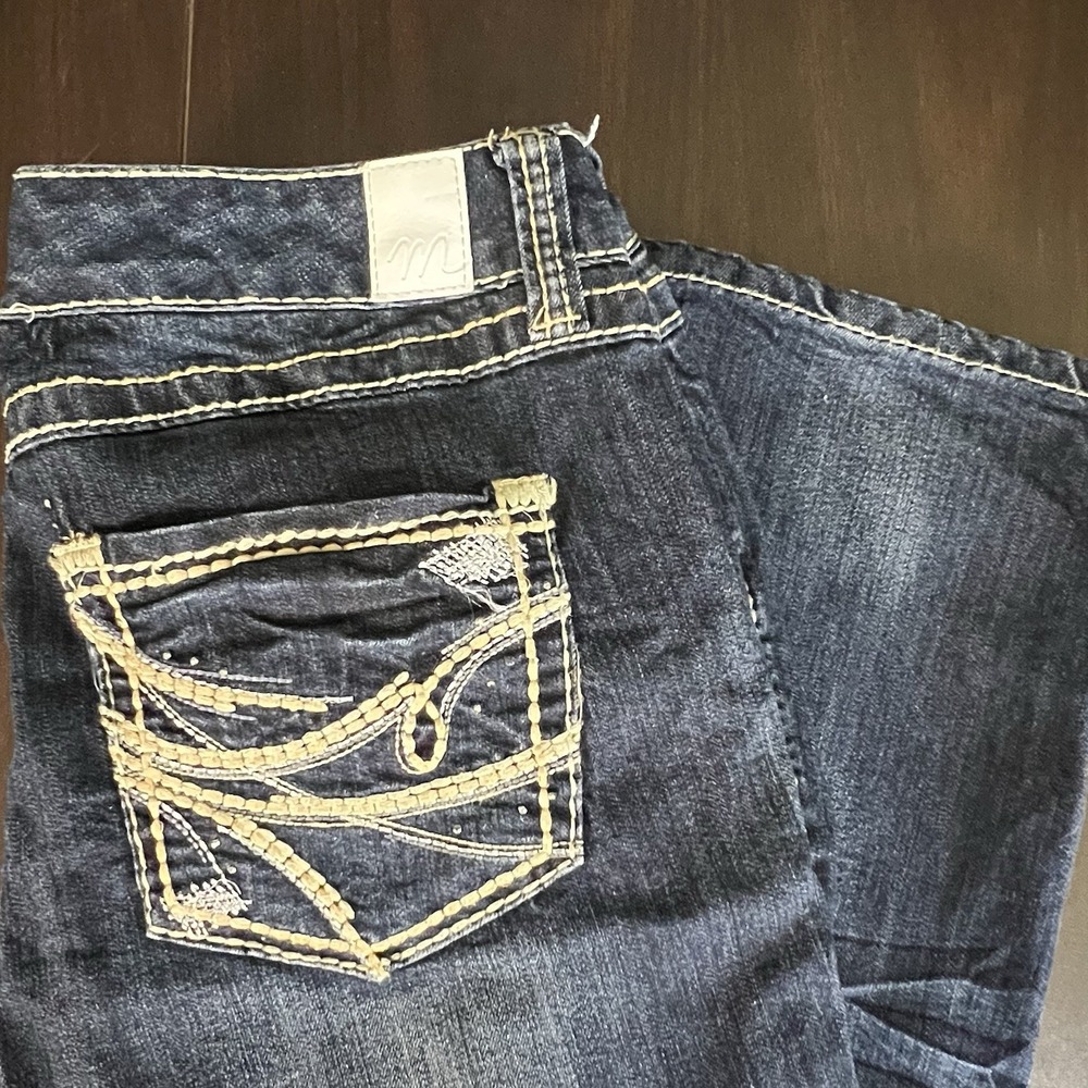 Maurices Junior Women's Capri Jeans 11/12‎ Straight Leg Dark Wash Embroidered